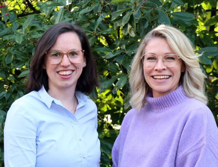 OmElise Roeleveld en Mieke van Hoorn, zorgbemiddelaars van het CliëntAdviesPunt.schrijving van afbeelding(nog in te vullen)